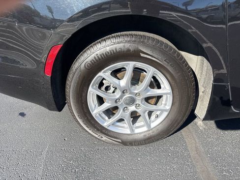 Used 2023 Chrysler Pacifica Touring-L image 25