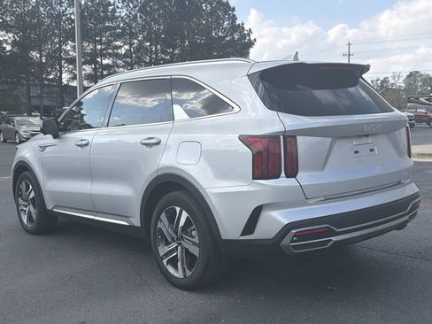 Used 2023 Kia Sorento SX Prestige image 3