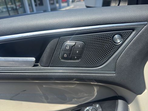 Used 2020 Ford Edge Titanium FWD image 22