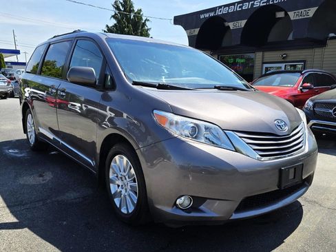 Used 2015 Toyota Sienna XLE w/ XLE Navigation Package image 1