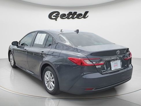 Used 2025 Toyota Camry LE image 3