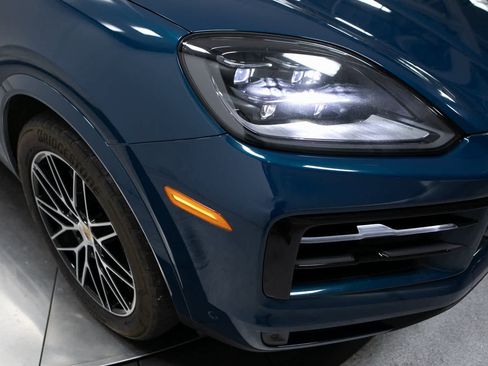 Certified 2024 Porsche Cayenne Coupe image 12