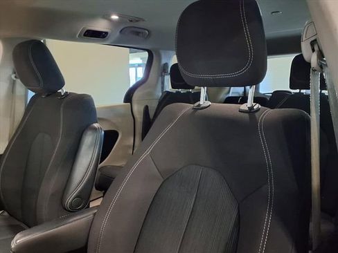 Used 2024 Chrysler Voyager LX image 15