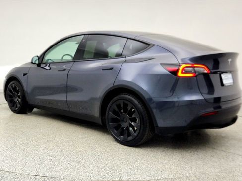 Used 2020 Tesla Model Y Long Range image 7