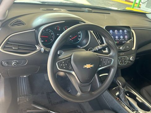 Used 2025 Chevrolet Malibu LT FWD image 31