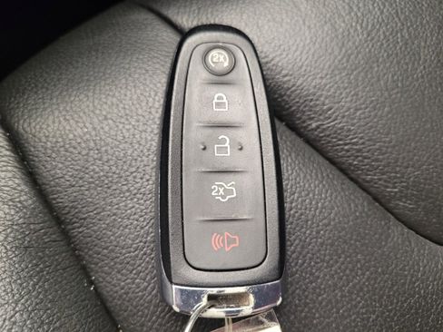 Used 2016 Ford Focus Titanium w/ Titanium Technology Package FWD image 32