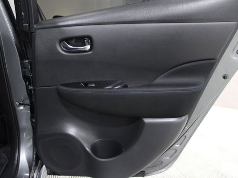 Used 2020 Nissan Leaf SV w/ SV Technology Package image 24