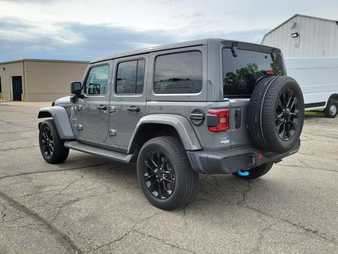Used 2023 Jeep Wrangler Unlimited Sahara w/ Cold Weather Group AWD/4WD image 3