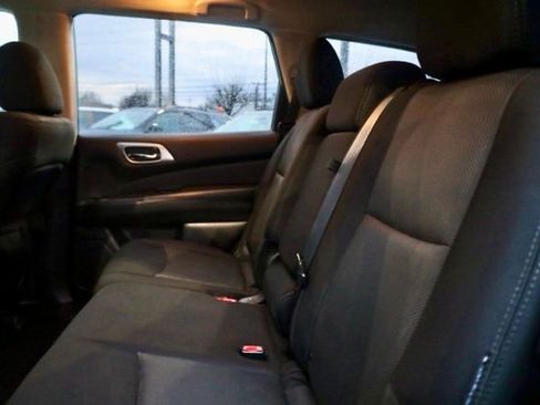Used 2019 Nissan Pathfinder SV image 31