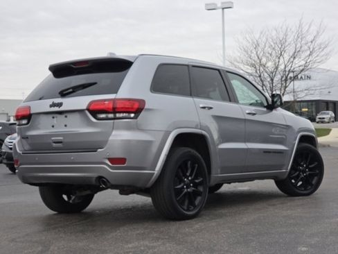 Used 2018 Jeep Grand Cherokee Altitude image 11