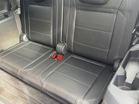 Used 2020 Volkswagen Tiguan SE w/ Panoramic Sunroof Package image 18