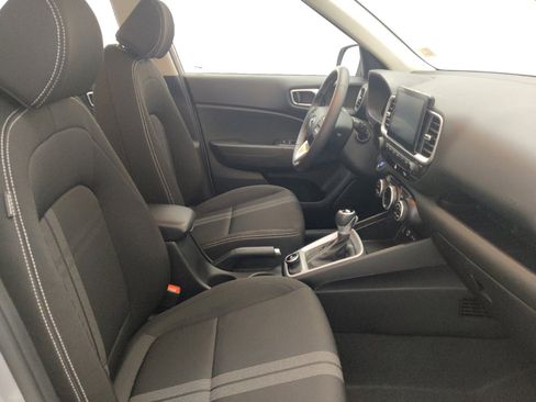 Used 2024 Hyundai Venue SEL FWD image 21