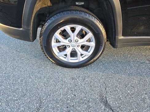 Used 2022 Jeep Grand Cherokee Limited image 9