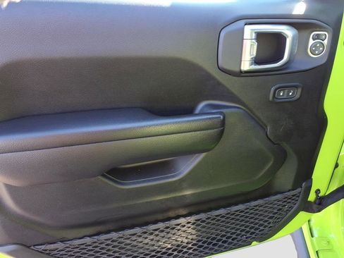 Used 2021 Jeep Gladiator Willys image 16