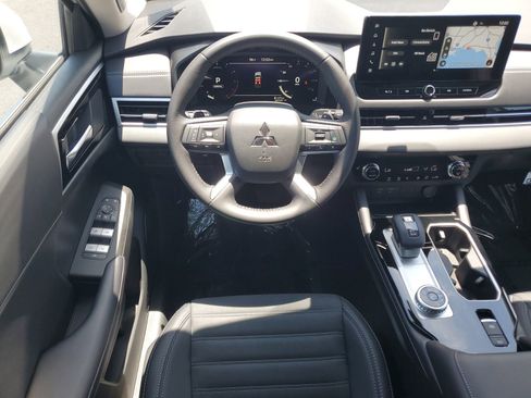 New 2025 Mitsubishi Outlander SE image 25