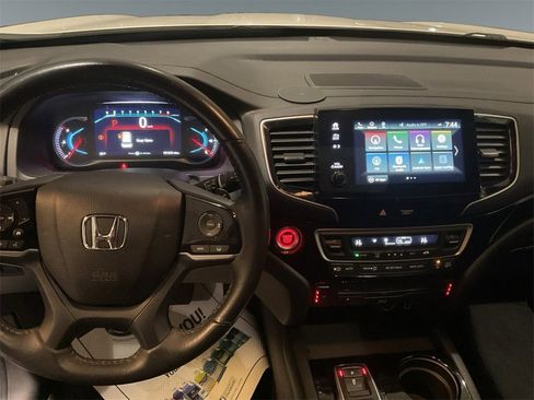 Used 2022 Honda Pilot Touring image 11