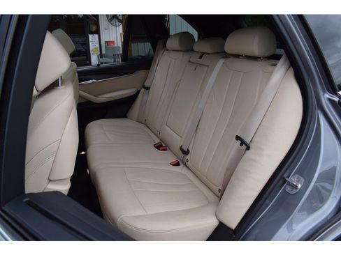 Used 2017 BMW X5 xDrive40e image 12