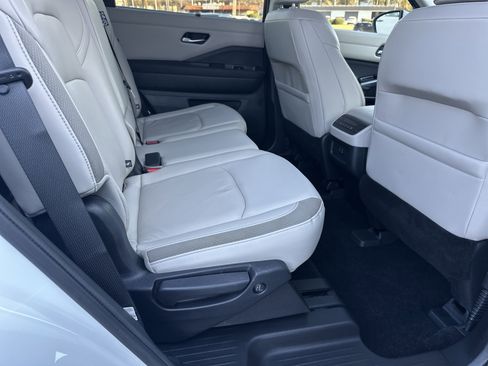 Used 2022 Nissan Pathfinder SL w/ Cargo Package image 17