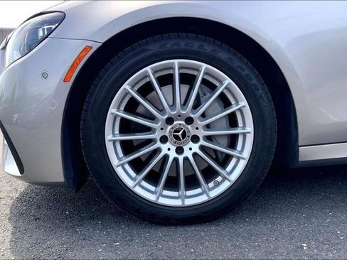 Used 2022 Mercedes-Benz E 350 4MATIC Sedan image 5