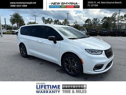 New 2026 Chrysler Pacifica Select