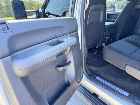 Used 2014 Chevrolet Silverado 3500 LT w/ Interior Plus Package AWD/4WD image 4