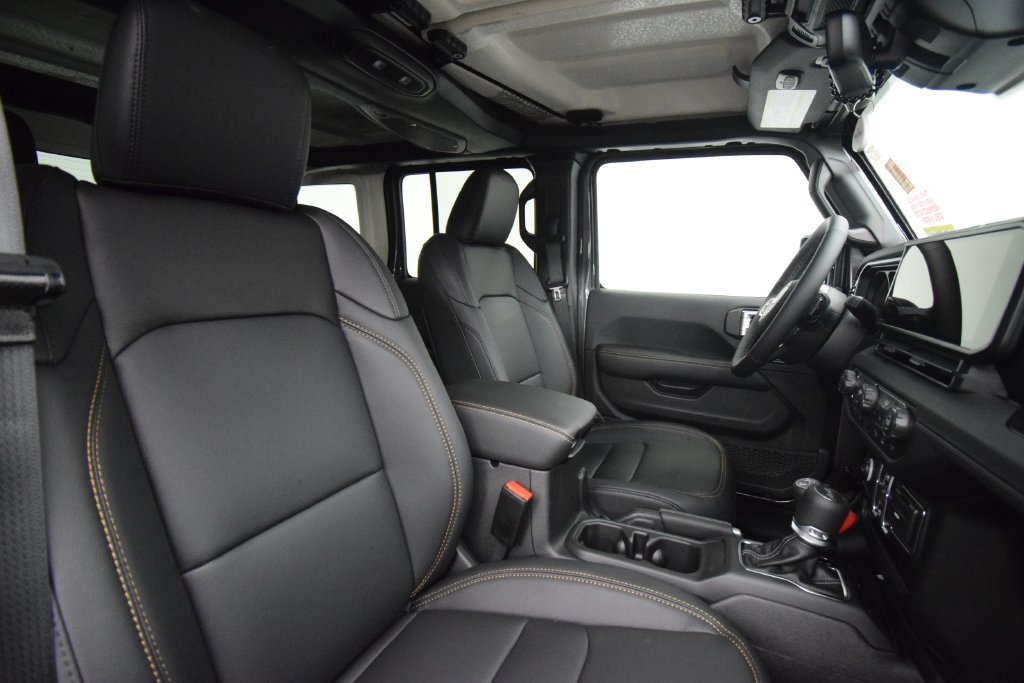 New 2026 Jeep Wrangler Unlimited Sahara AWD/4WD image 16