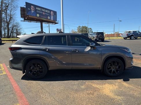 Used 2024 Toyota Highlander LE image 5