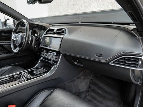 Used 2019 Jaguar XE S RWD image 19