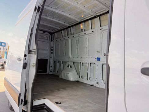 Used 2021 Mercedes-Benz Sprinter 2500 image 22
