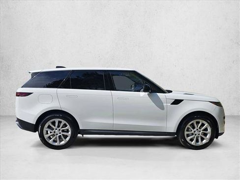 Used 2025 Land Rover Range Rover Sport image 5