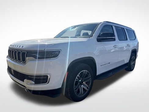 Certified 2024 Jeep Wagoneer L Series II w/ Flexible Seating Group image 10