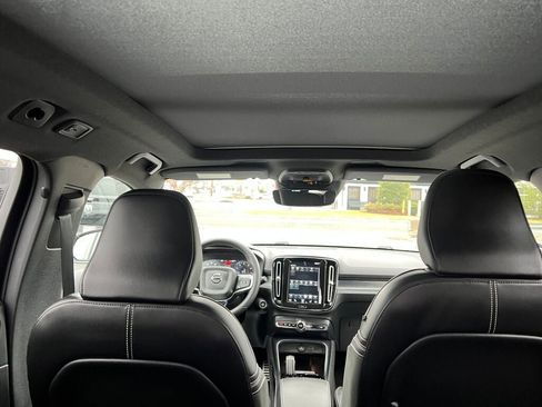 Used 2022 Volvo XC40 T5 R-Design w/ Advanced Package image 33