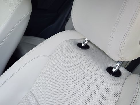 Certified 2023 Land Rover Discovery Sport SE image 16