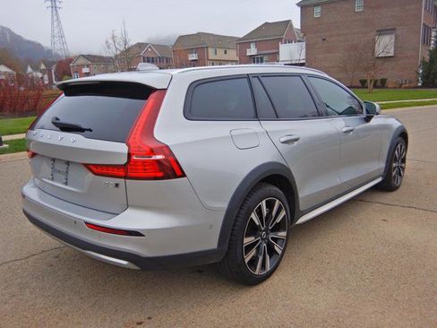 Used 2025 Volvo V60 B5 Cross Country Ultra w/ Climate Package image 4