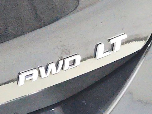 Used 2024 Chevrolet Equinox LT image 36