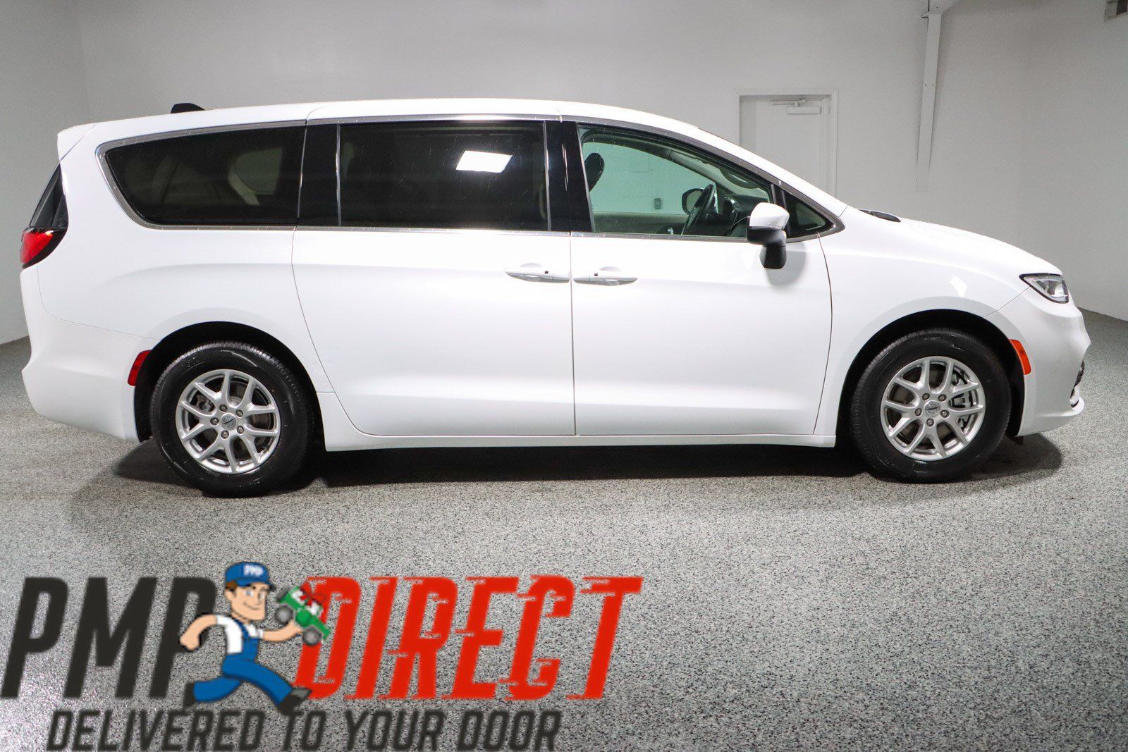 Used 2023 Chrysler Pacifica Touring-L FWD image 6