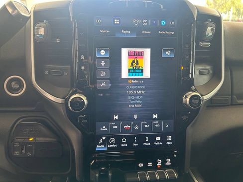 Used 2022 RAM 2500 Big Horn w/ Towing Technology Group B AWD/4WD image 8