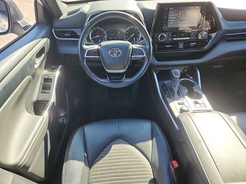 Used 2022 Toyota Highlander XSE image 11