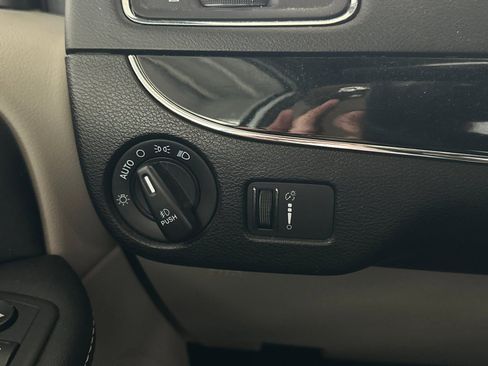 Used 2019 Dodge Grand Caravan SXT image 26