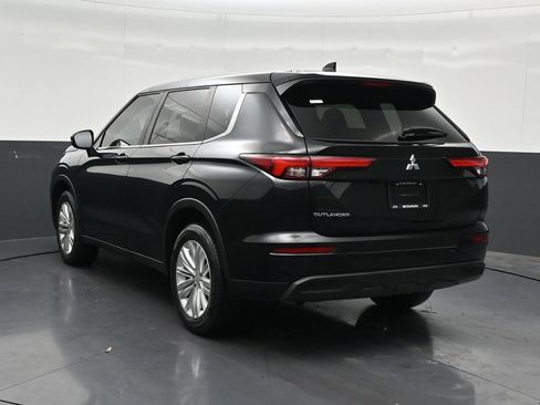 Used 2024 Mitsubishi Outlander ES FWD image 3