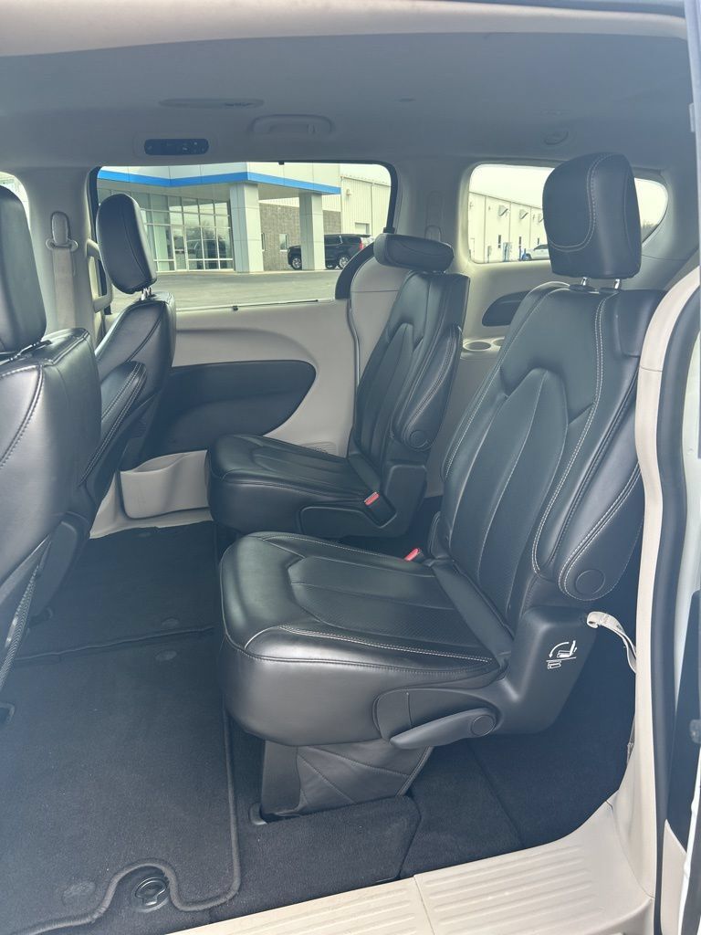 Used 2023 Chrysler Pacifica Touring-L FWD image 50