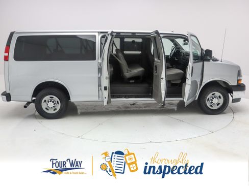 Used 2020 Chevrolet Express 3500 LT w/ LT Preferred Equipment Group RWD image 3