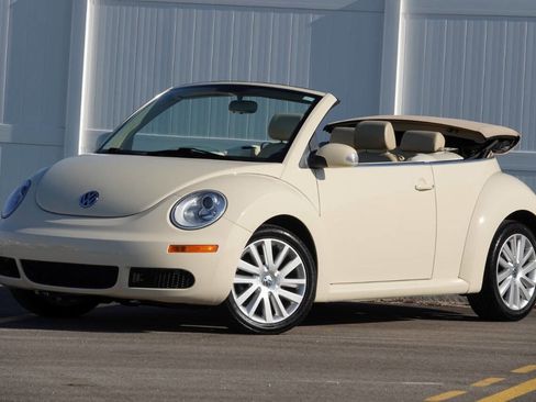 Used 2008 Volkswagen Beetle SE FWD image 32
