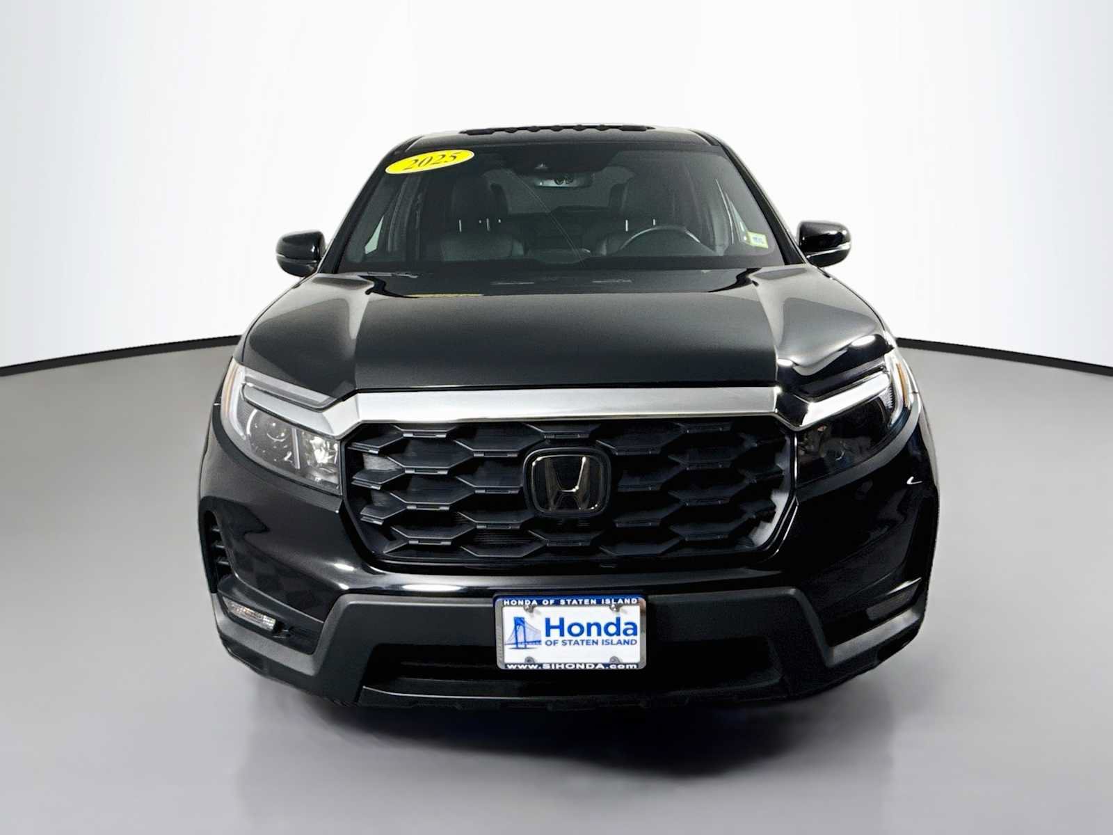 Certified 2025 Honda Passport EX-L image 2