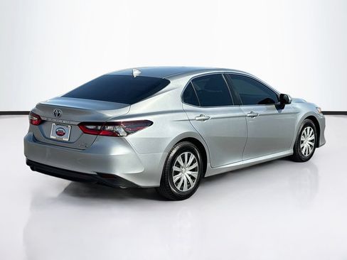 Used 2022 Toyota Camry LE FWD image 5