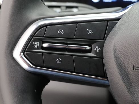 Used 2025 Chevrolet Equinox LT image 19