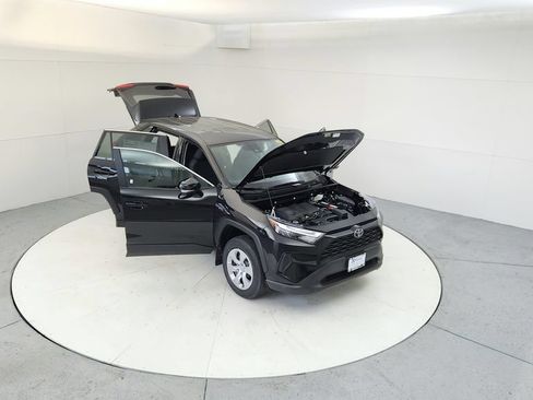 Used 2025 Toyota RAV4 LE AWD/4WD image 20