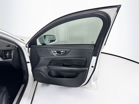 Used 2020 Volvo S60 T5 Momentum FWD image 33