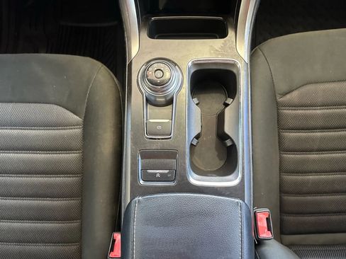 Used 2018 Ford Fusion SE image 19