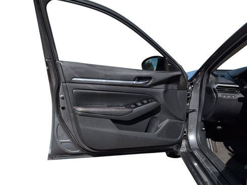 Used 2024 Nissan Altima 2.5 SR w/ SR Premium Package FWD image 11